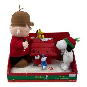 PEANUTS SNOOPY Doghouse Xmas Charlie Brown Woodstock Musical Animatronic 11” Plu